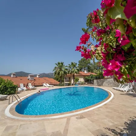 Marvelous House With Balcony And Mountain View Close To Inlice Beach In شقة