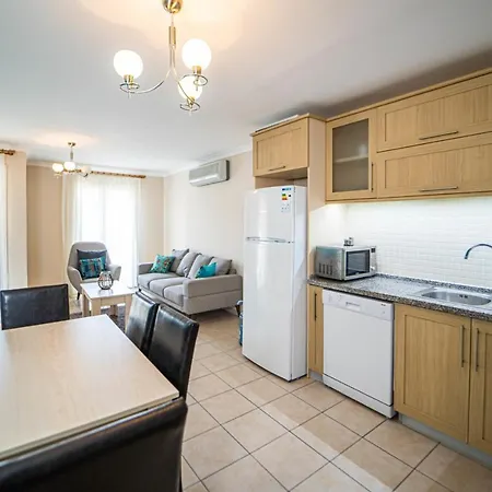 Marvelous House With Balcony And Mountain View Close To Inlice Beach In דירה